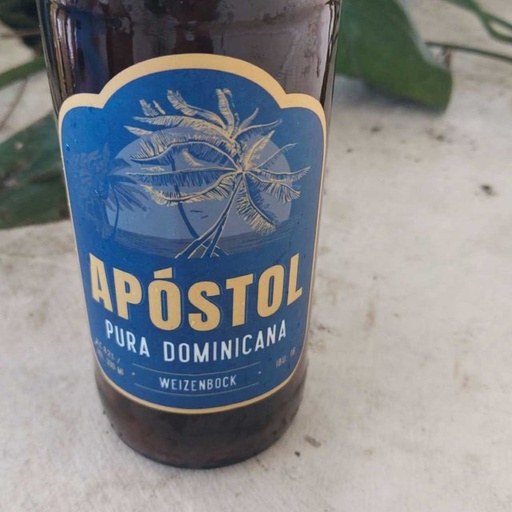 Cerveza Apostol Weizenbock (Pura dominicana)